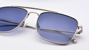 Stylische Sonnenbrille aus der 53°SUN Kollektion, Produktdesign durch formel23.